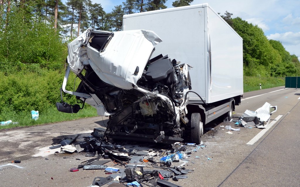 Schwerer VU A 1 Rich Saarbruecken kurz vor AK Leverkusen P8789.JPG - Miklos Laubert